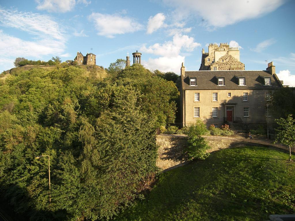 Central Calton Hill What A View — Photos 1